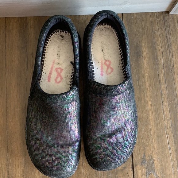 Klogs Slip Resistant Metallic Nursing Clogs - 7.5M - Picture 4 of 5